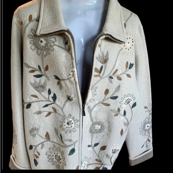 Icelandic Design Zippered Creme /White Appliquéd Sweater Jacket, Size Small. - Picture 2 of 7
